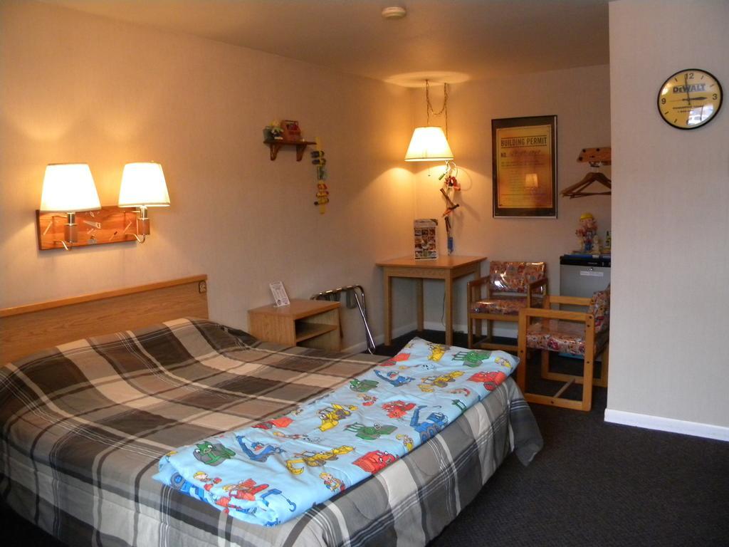 Blue And White Motel Kalispell Chambre photo