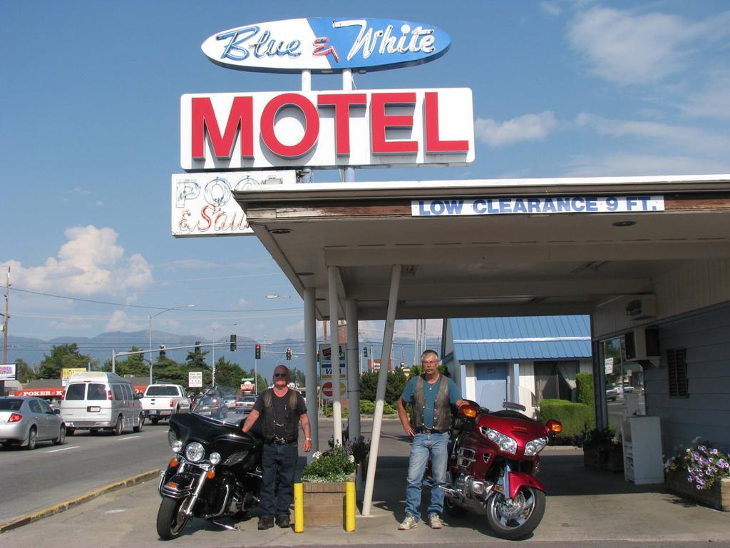 Blue And White Motel Kalispell Extérieur photo