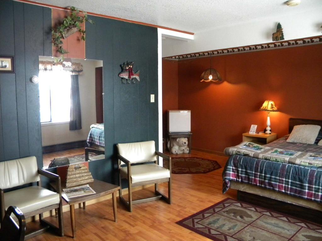 Blue And White Motel Kalispell Extérieur photo