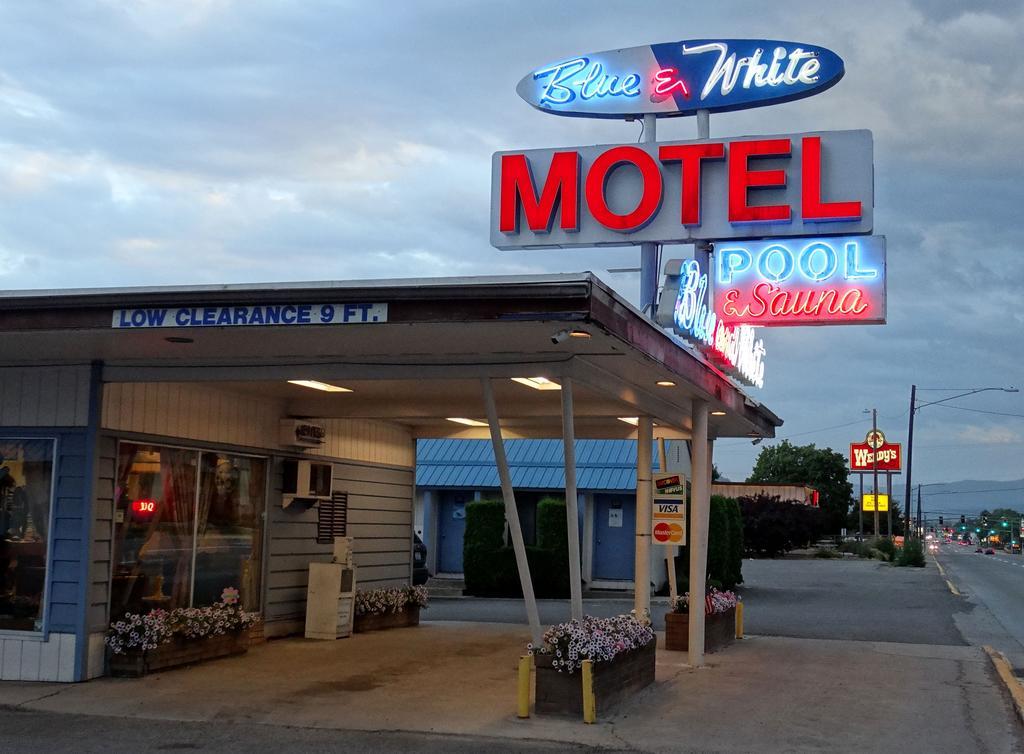 Blue And White Motel Kalispell Extérieur photo