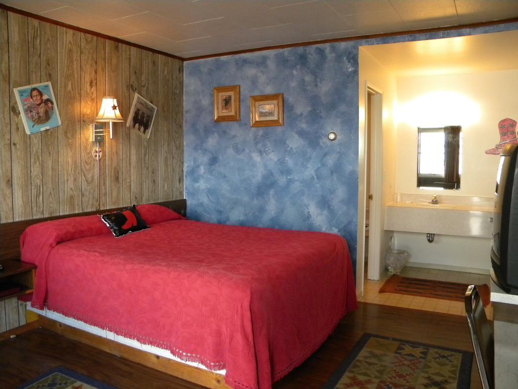Blue And White Motel Kalispell Extérieur photo
