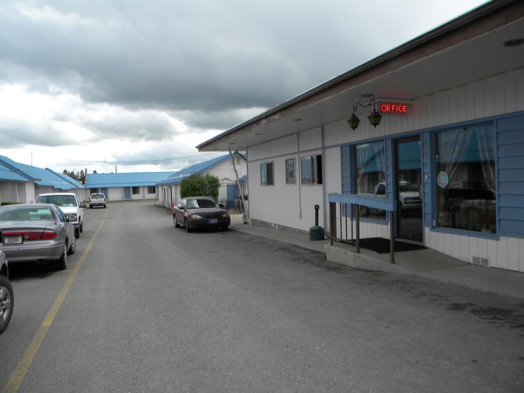 Blue And White Motel Kalispell Extérieur photo