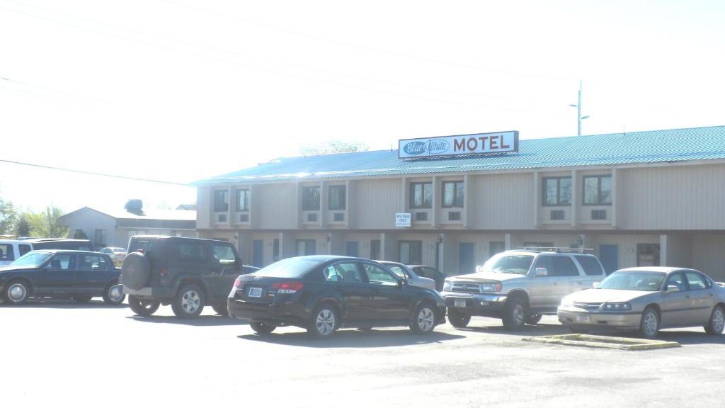 Blue And White Motel Kalispell Extérieur photo