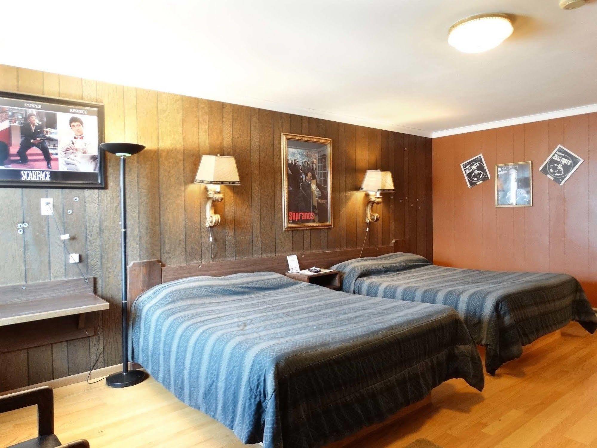 Blue And White Motel Kalispell Extérieur photo