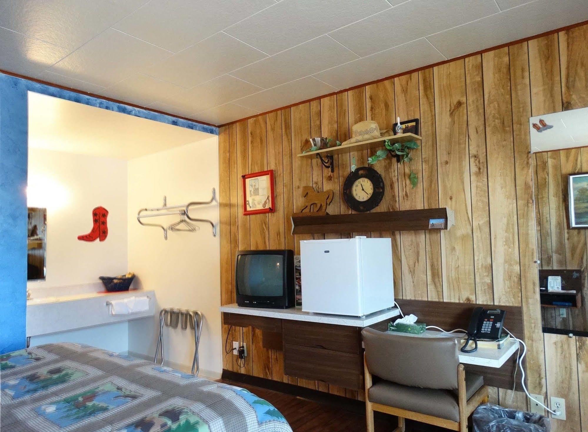 Blue And White Motel Kalispell Extérieur photo