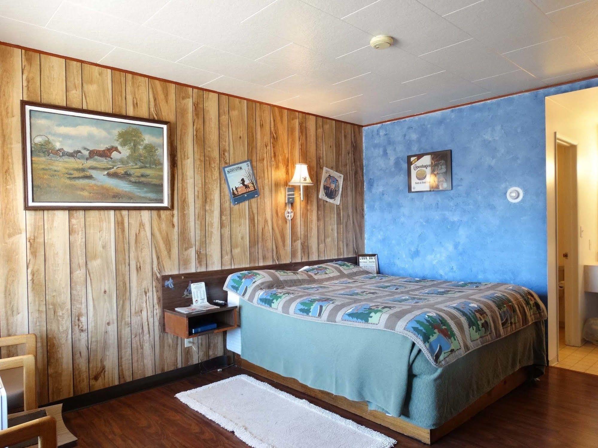 Blue And White Motel Kalispell Extérieur photo