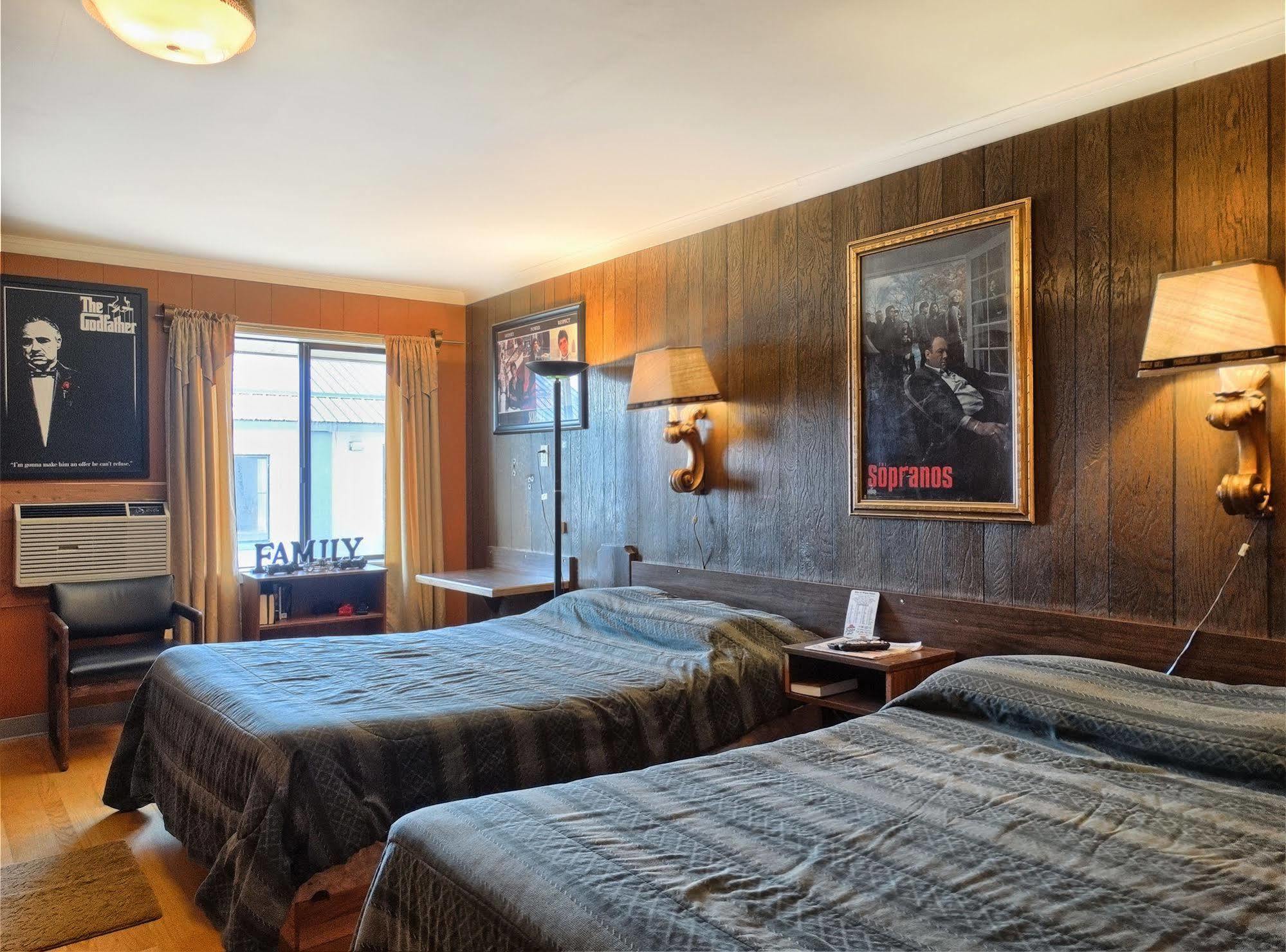 Blue And White Motel Kalispell Extérieur photo